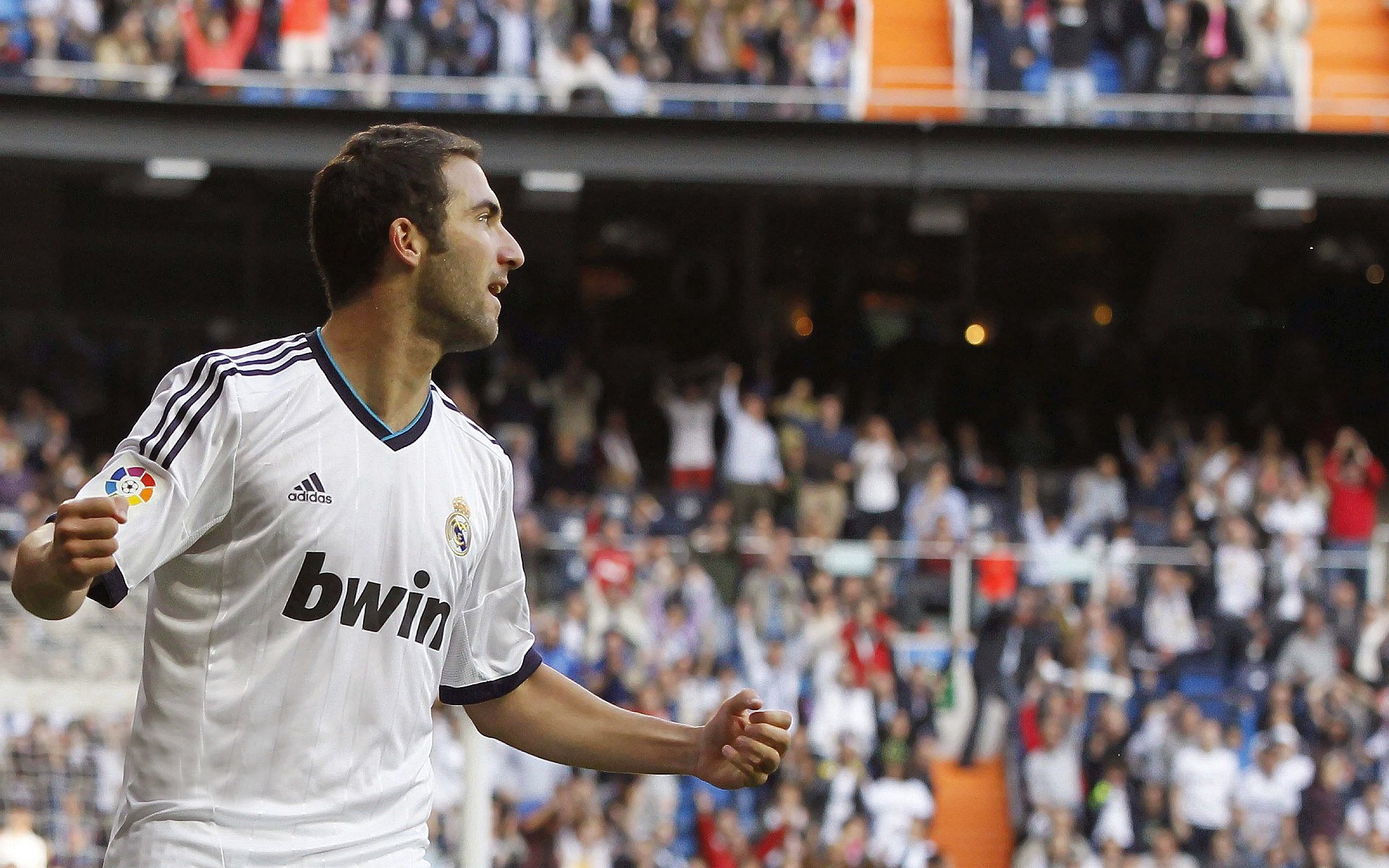 詹姆斯赛场边鼓励失误队友展现包容，听听詹姆斯赛后的发言, 绝对是听到了球迷的心声